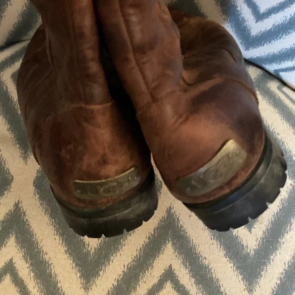 Ugg Brown Leather Boots with Shearling Lining‎ 7 🌸